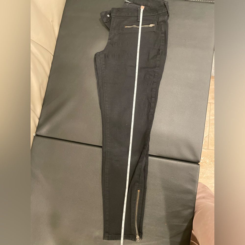 BEBE Low Rise Skinny Jeans - Picture 9 of 11